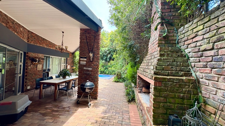 To Let 4 Bedroom Property for Rent in Bonza Bay Eastern Cape